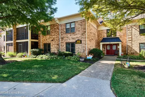 1800 Manor House Dr #106, Louisville, KY 40220