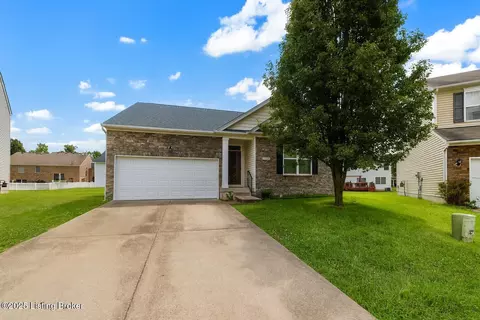 5435 Bannon Crossings Dr, Louisville, KY 40228