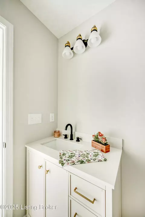 Bath - 180 Nelson Ave, Chaplin, KY 40012 photo 3 of 6