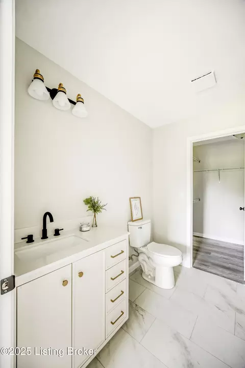 Bath - 180 Nelson Ave, Chaplin, KY 40012 photo 5 of 6