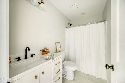 Bath - 180 Nelson Ave, Chaplin, KY 40012 photo 2 of 6