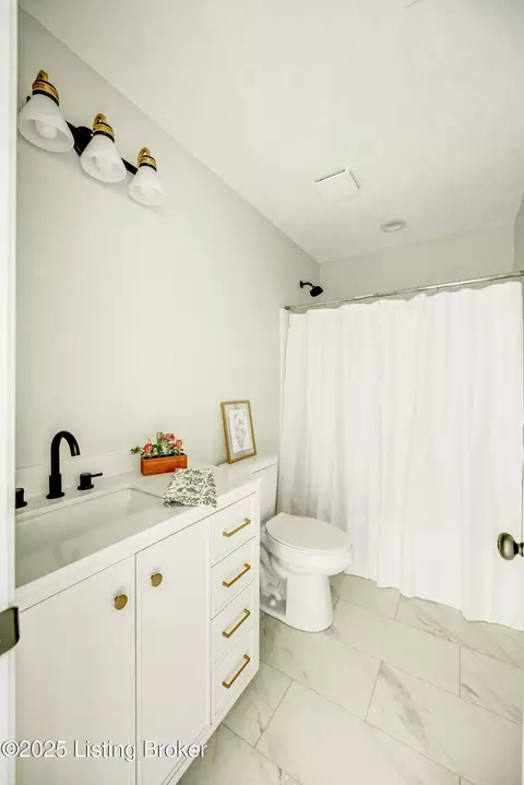 Bath - 180 Nelson Ave, Chaplin, KY 40012 photo 1 of 6