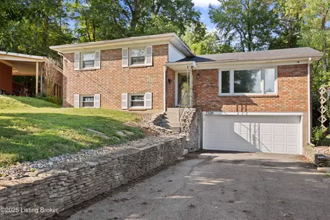 7320 Supremus Dr, Louisville, KY 40214