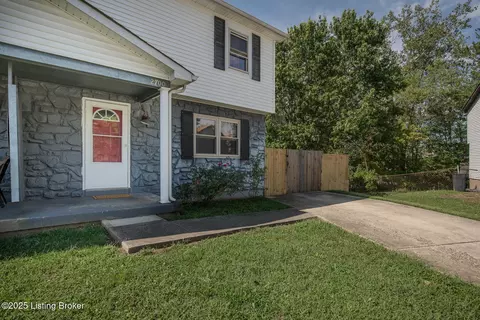 2700 Pioneer Ct, Radcliff, KY 40160
