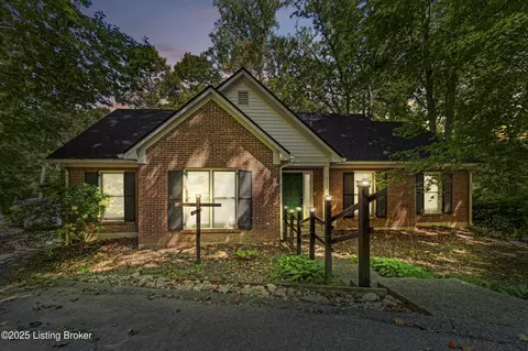 211 Rebel Dr, Pewee Valley, KY 40056
