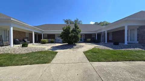 8627 Applegate Village Dr, Louisville, KY 40219