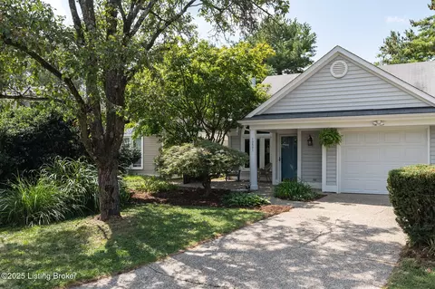 10521 Bay Pointe Ct, Louisville, KY 40241