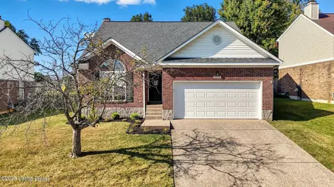 4643 Oak Pointe Dr, Louisville, KY 40245