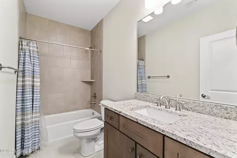 Bath - 5718 Ruby Falls Dr, Prospect, KY 40059 photo 4 of 4