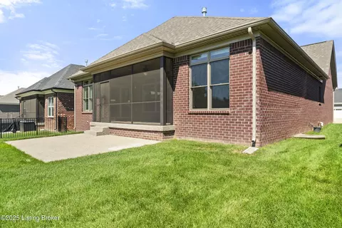 Exterior - 5718 Ruby Falls Dr, Prospect, KY 40059 photo 8 of 10