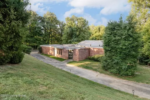 765 Greenridge Ln, Louisville, KY 40207