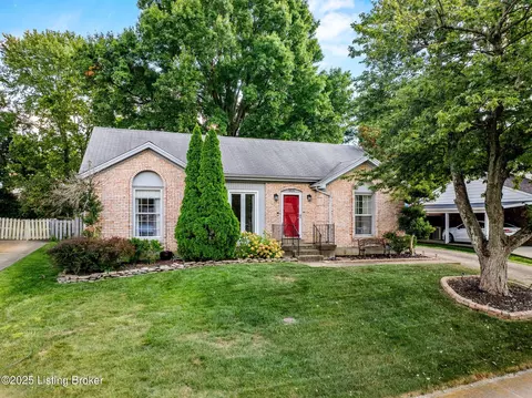 3806 Riveroaks Ln, Louisville, KY 40241