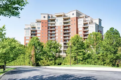 6600 Seminary Woods Pl #806, Louisville, KY 40241