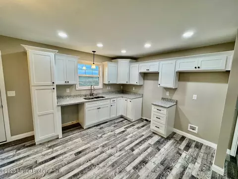 Kitchen - 1462 Old Perryville Loop, Springfield, KY 40069 photo 1 of 1