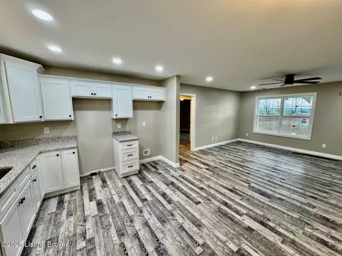 Living - 1462 Old Perryville Loop, Springfield, KY 40069 photo 1 of 2