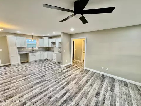 Living - 1462 Old Perryville Loop, Springfield, KY 40069 photo 2 of 2