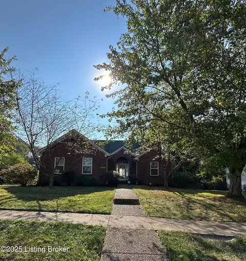 11012 Shady Hollow Dr, Louisville, KY 40241