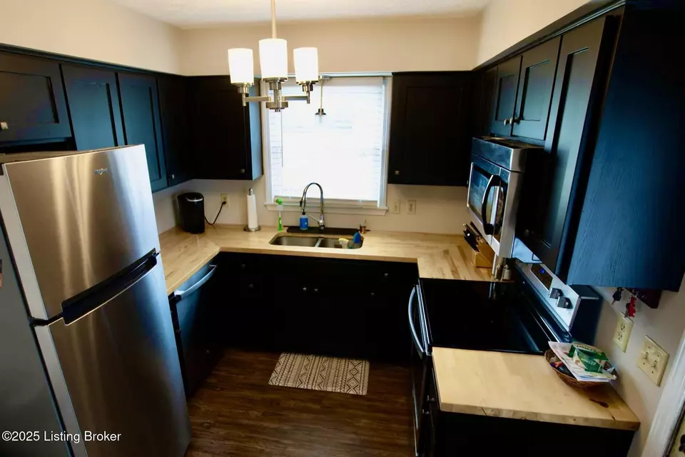 Kitchen - 2997 Old Nazareth Rd, Bardstown, KY 40004 photo 2 of 2