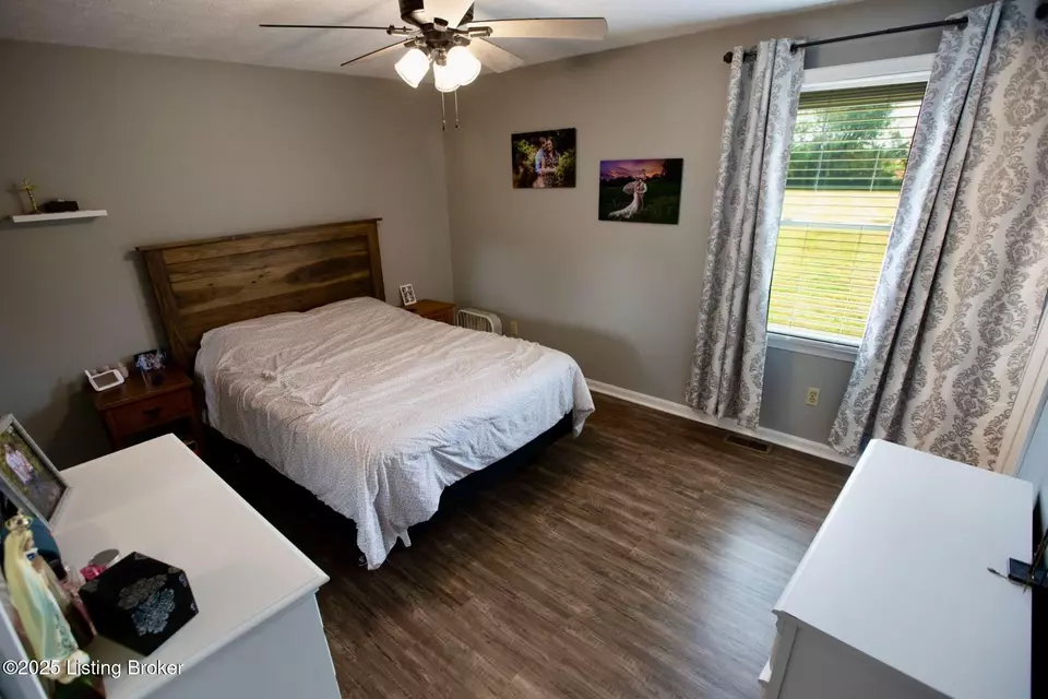 Bedroom - 2997 Old Nazareth Rd, Bardstown, KY 40004 photo 5 of 5