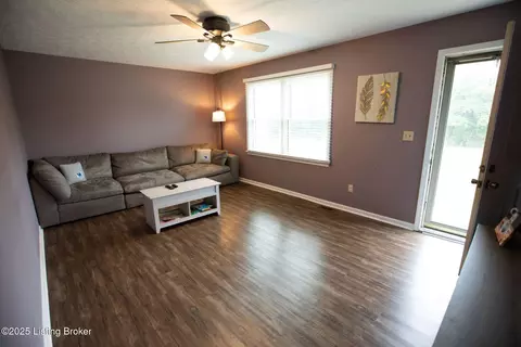 Living - 2997 Old Nazareth Rd, Bardstown, KY 40004 photo 1 of 2