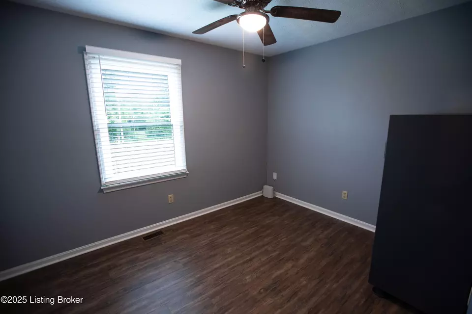 Bedroom - 2997 Old Nazareth Rd, Bardstown, KY 40004 photo 3 of 5
