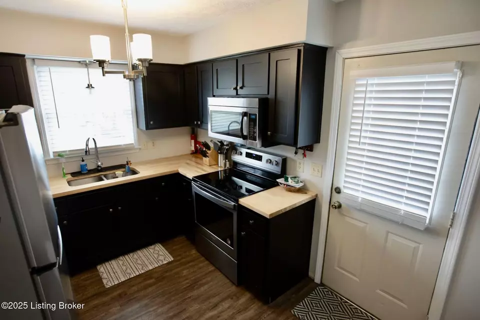 Kitchen - 2997 Old Nazareth Rd, Bardstown, KY 40004 photo 1 of 2