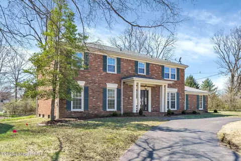 2428 Chattesworth Ln, Louisville, KY 40242