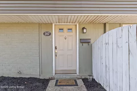 207 La Fontenay Ct, Louisville, KY 40223
