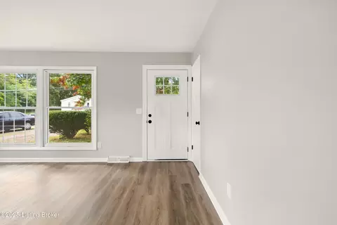 Entry Way - 357 E Spring St, Radcliff, KY 40160 photo 1 of 4