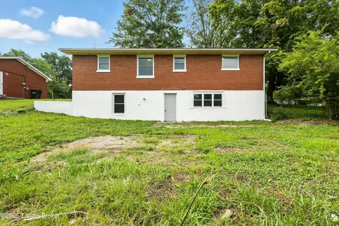 Exterior - 357 E Spring St, Radcliff, KY 40160 photo 5 of 5