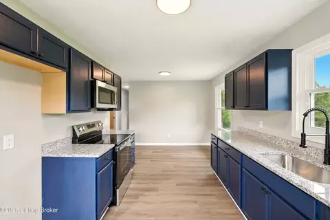 Kitchen - 357 E Spring St, Radcliff, KY 40160 photo 2 of 3