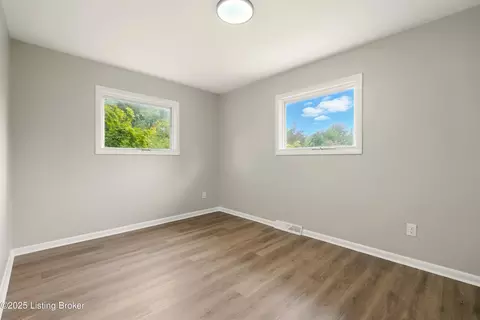 Bedroom - 357 E Spring St, Radcliff, KY 40160 photo 5 of 6