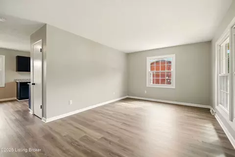 Living - 357 E Spring St, Radcliff, KY 40160 photo 2 of 4