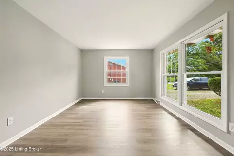Living - 357 E Spring St, Radcliff, KY 40160 photo 1 of 4