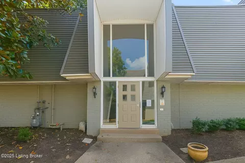 812 La Fontenay Ct, Louisville, KY 40223