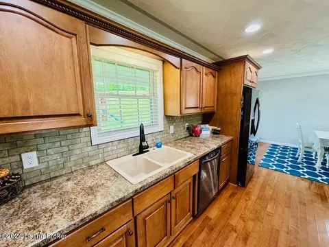 Kitchen - 1148 Long Run Rd, Springfield, KY 40069 photo 3 of 4