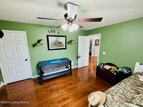 Bedroom - 1148 Long Run Rd, Springfield, KY 40069 photo 6 of 8