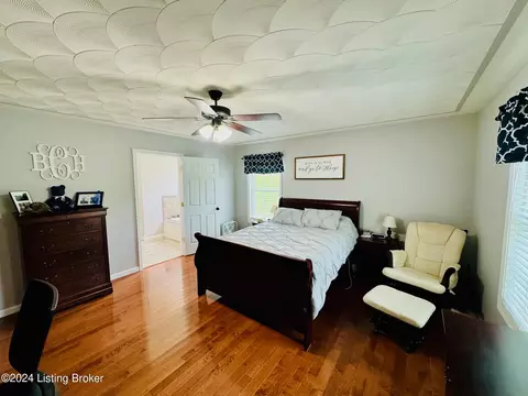 Bedroom - 1148 Long Run Rd, Springfield, KY 40069 photo 2 of 8