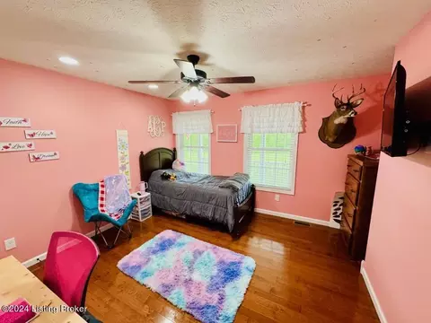 Bedroom - 1148 Long Run Rd, Springfield, KY 40069 photo 4 of 8