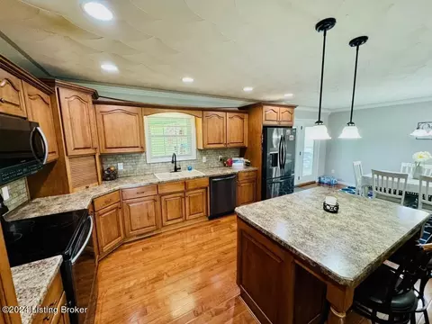 Kitchen - 1148 Long Run Rd, Springfield, KY 40069 photo 2 of 4