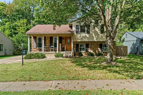 9003 Thelma Ln, Louisville, KY 40220