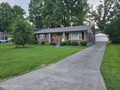 7928 Nottoway Cir, Louisville, KY 40214