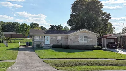 3220 Kingswood Way, Louisville, KY 40216