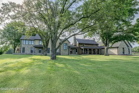 411 Paddock Ln, Simpsonville, KY 40067