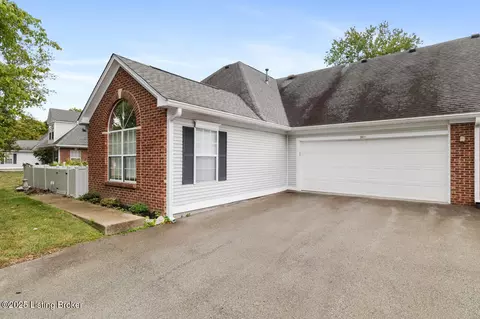 3011 Parkstone Ct, Louisville, KY 40241