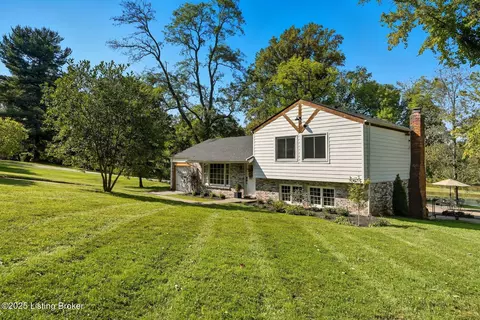 1805 Springhill Rd, Anchorage, KY 40223