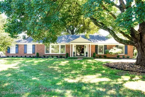 5831 Brittany Woods Cir, Louisville, KY 40222