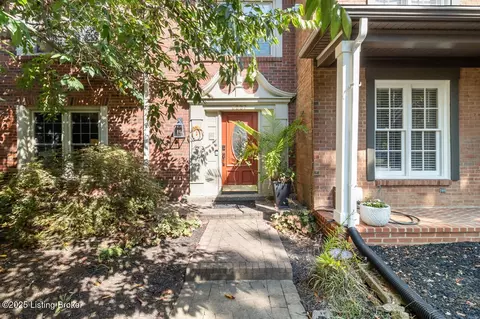 9537 Wessex Pl, Louisville, KY 40222