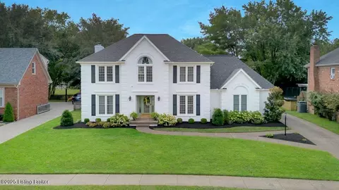 809 Foxfire Dr, Louisville, KY 40223