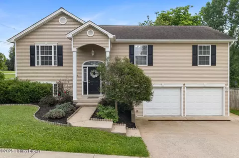 1421 W Elm Rd, Radcliff, KY 40160